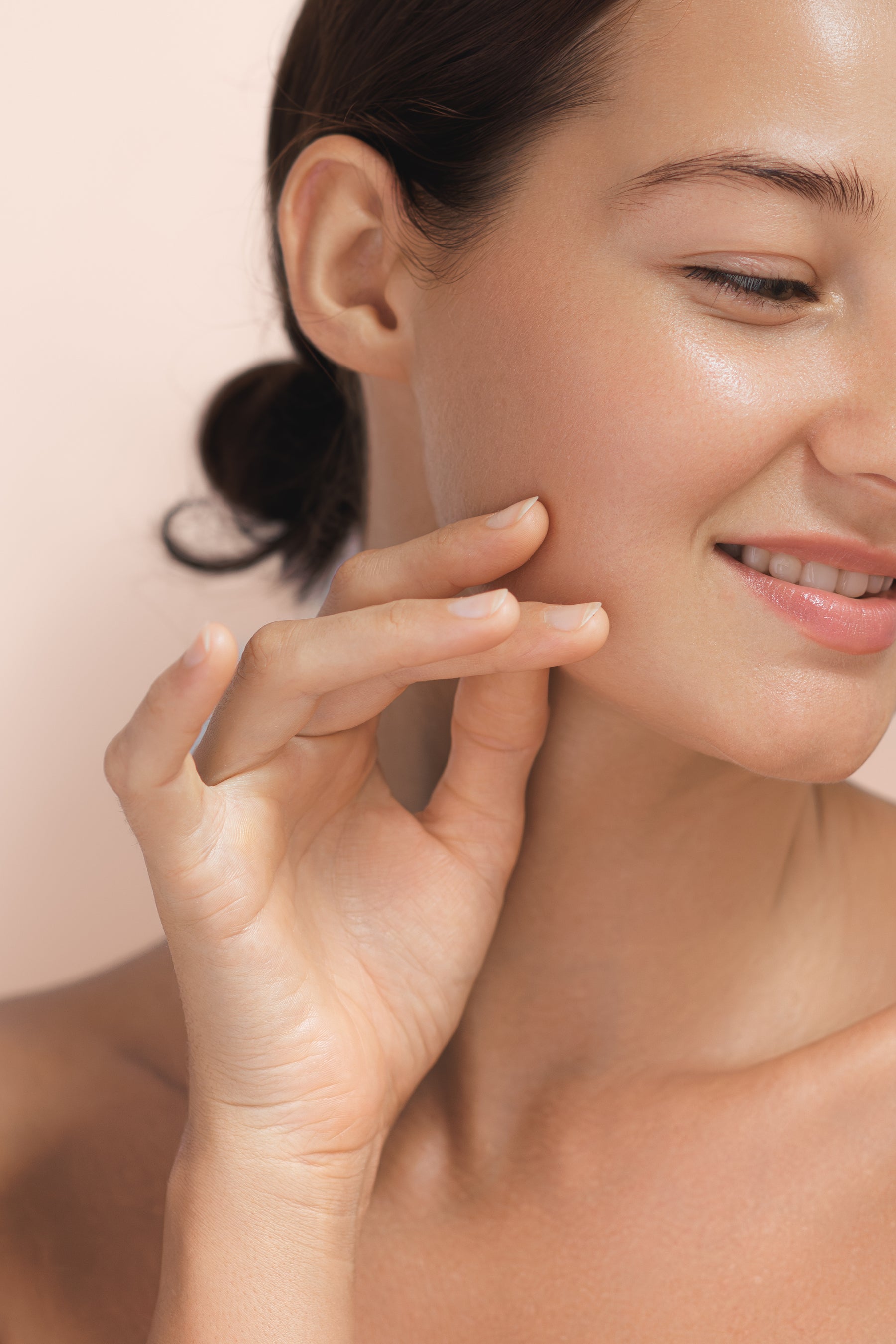 Summer Glow with Neoprosone Vit C Dark Spot Cream by Mitchell Brands