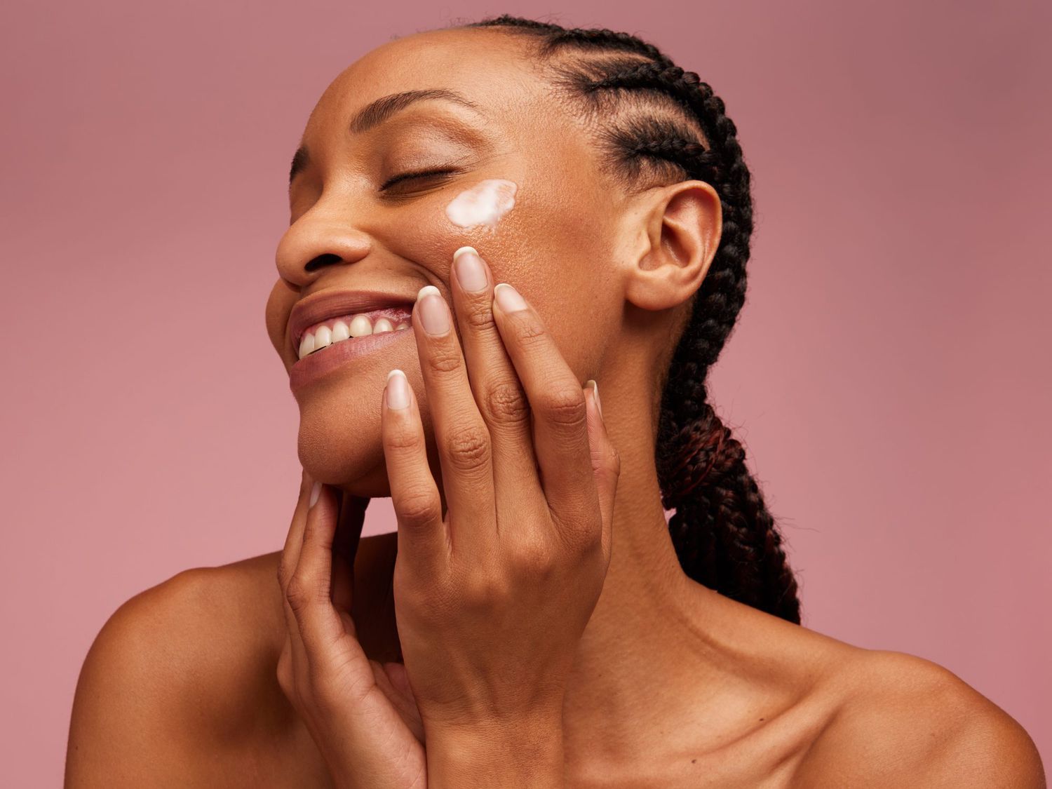 The Nighttime Secret: Why Lightening/Brightening Skincare Products are Best for Evening Use